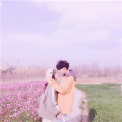 吃早餐的精致女孩