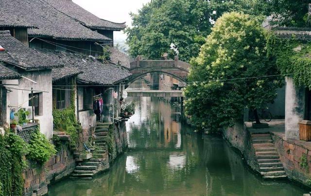 中国制造电动三轮车火到国外 网友：三蹦子也有“豪华版”